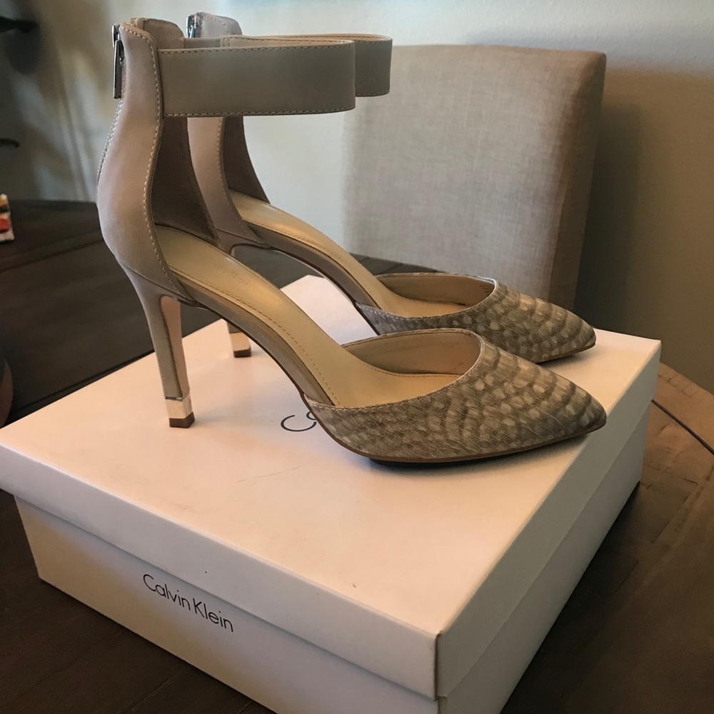 Calvin Klein Pumps